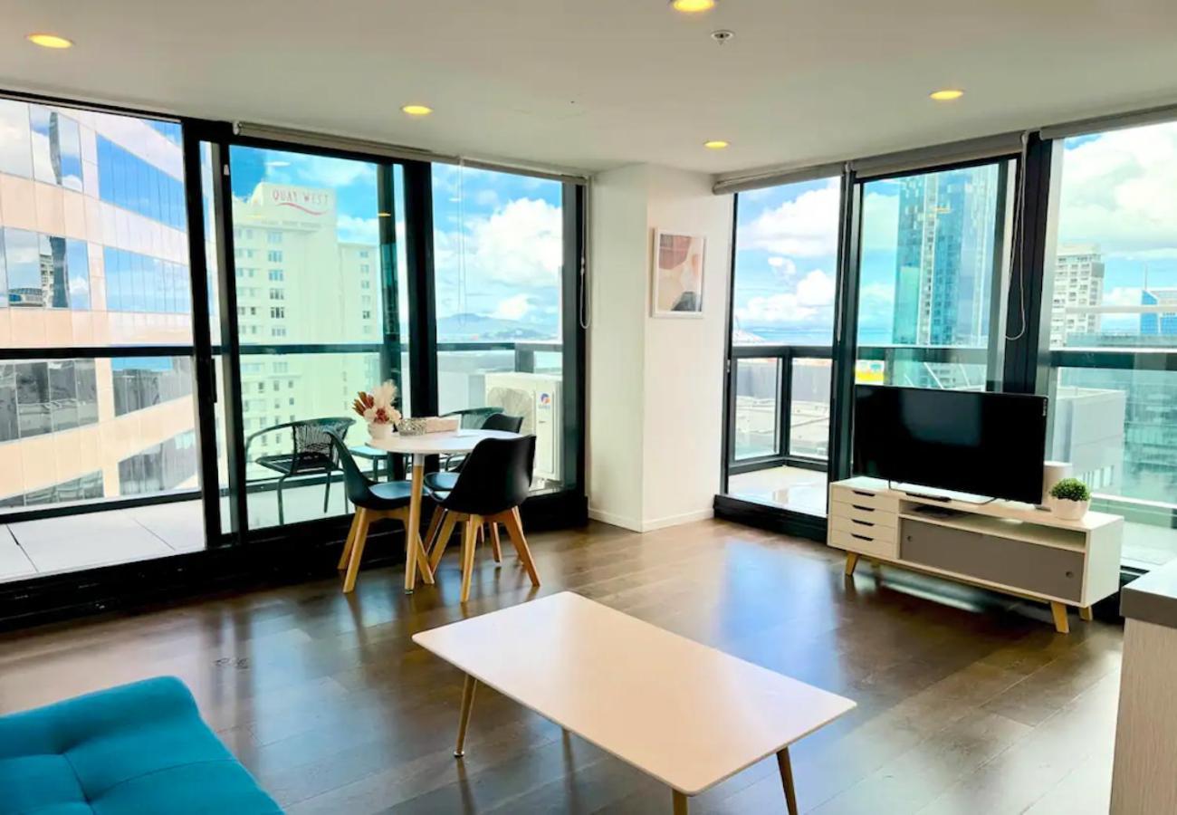 Magnificent Skytower, Sea, Habour View In Cbd *