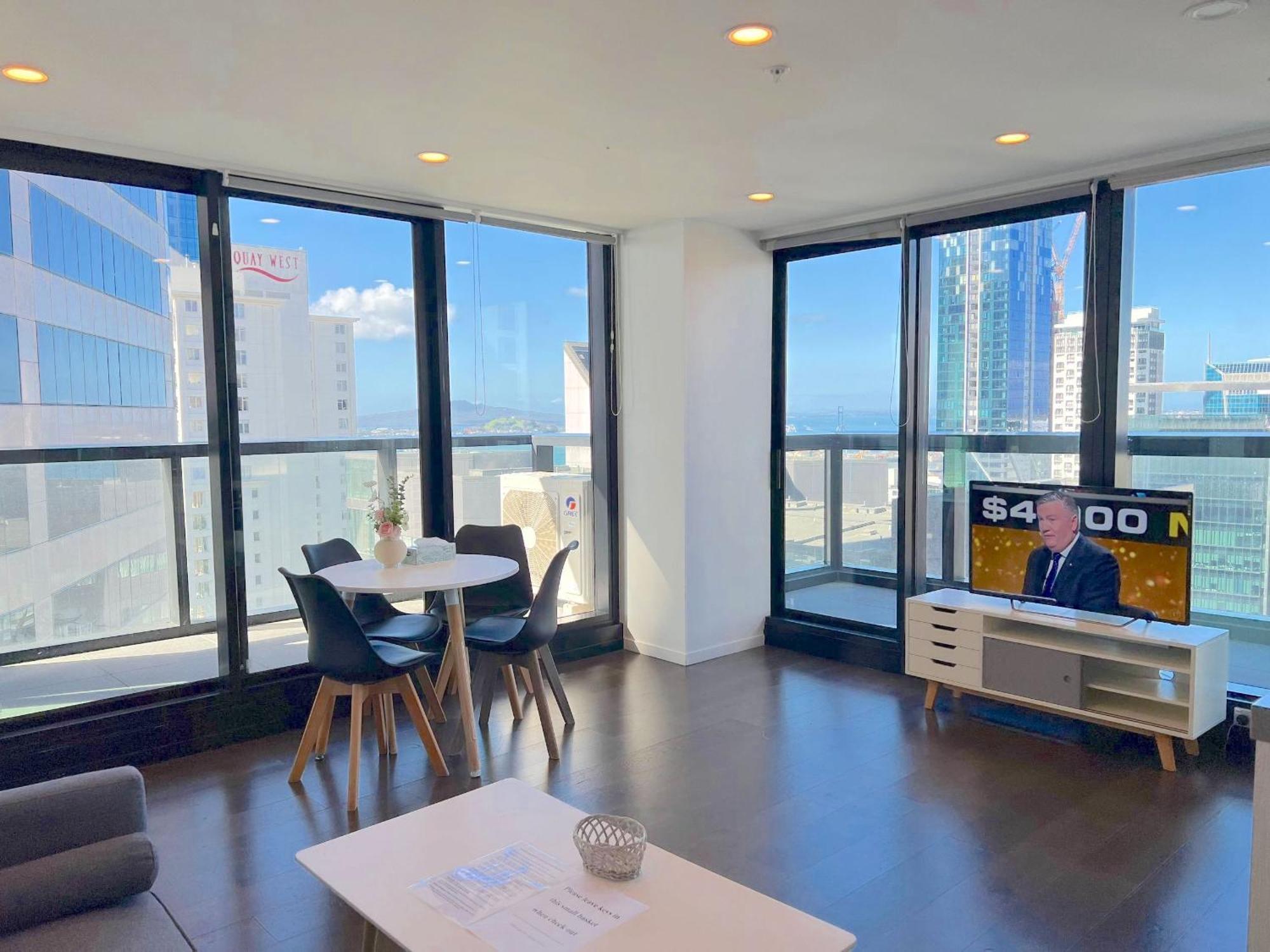 Magnificent Skytower, Sea, Habour View In Cbd