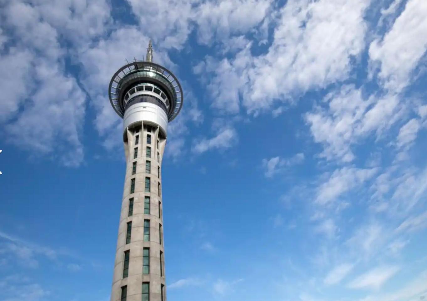 Magnificent Skytower, Sea, Habour View In Cbd Auckland