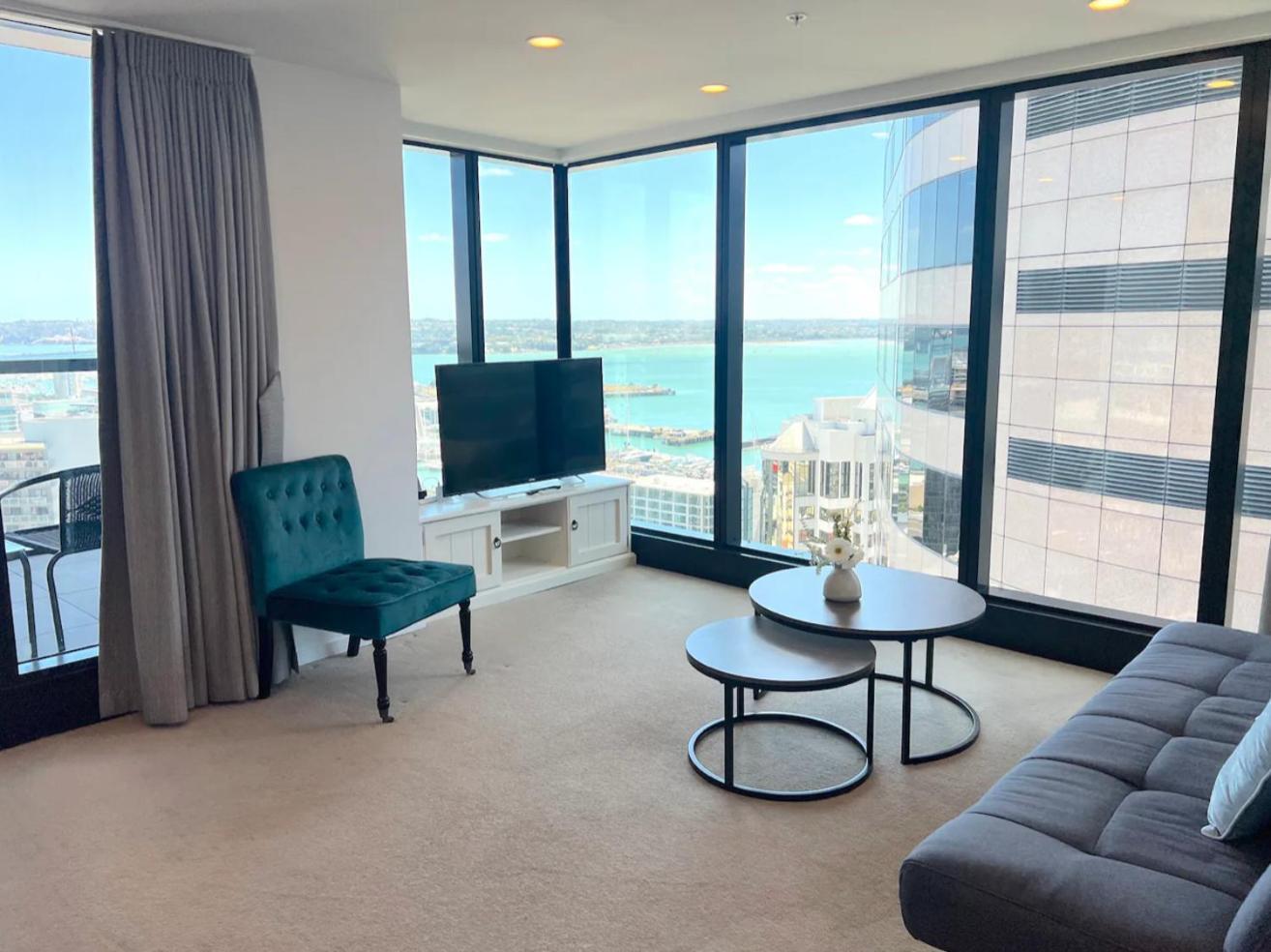 Magnificent Skytower, Sea, Habour View In Cbd *