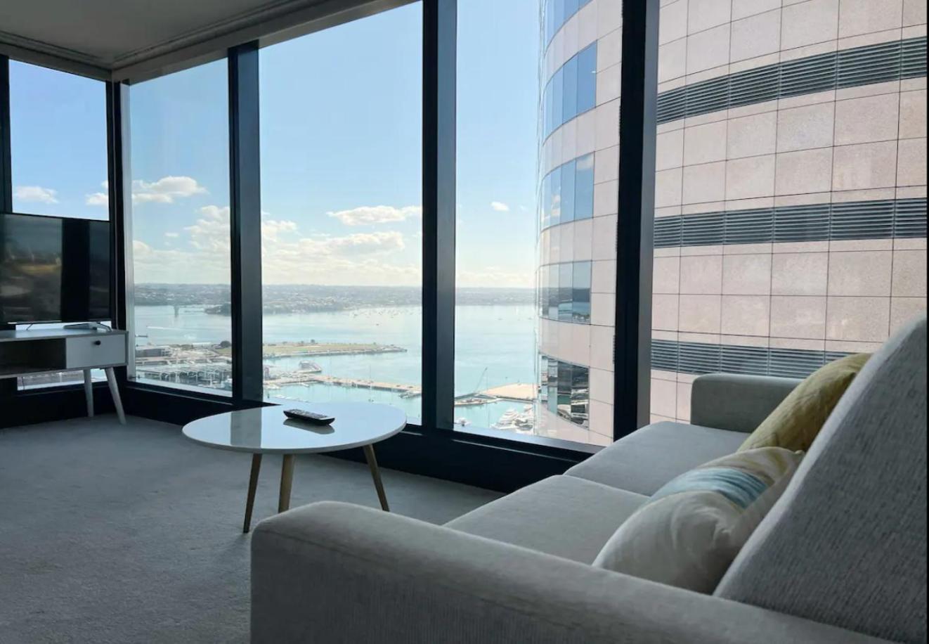 Magnificent Skytower, Sea, Habour View In Cbd Auckland